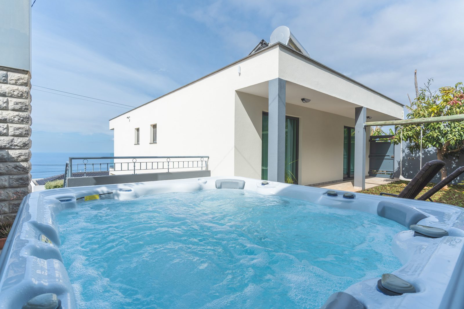 Outdoor jacuzzi — Casa Saudade, Madeira