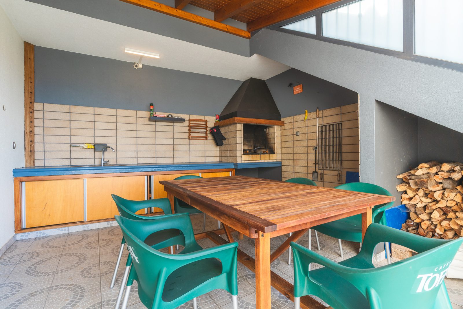 Outdoor kitchen and barbecue — Casa Saudade, Madeira